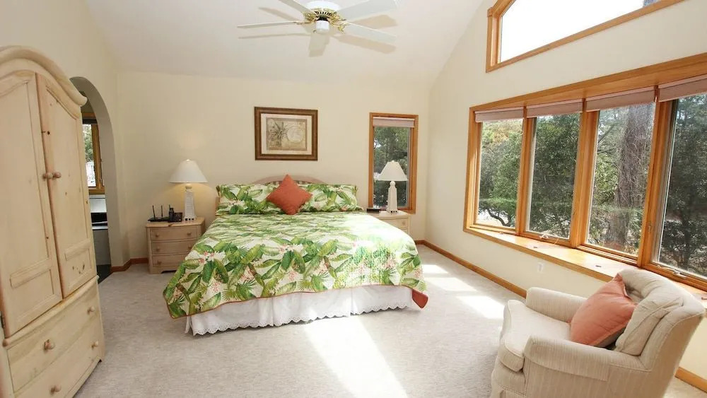 Footprints by the Sound - 5 Br Home