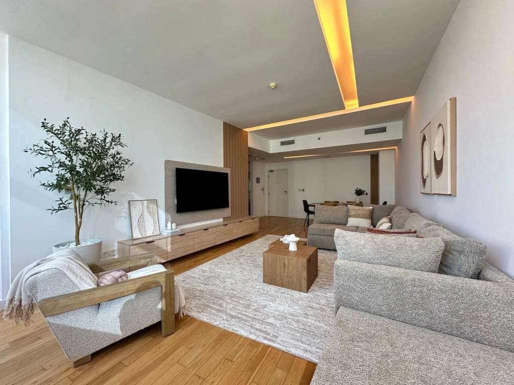 Квартира JBR Beachfront 3BR Sleeps 12 Pool Sea View