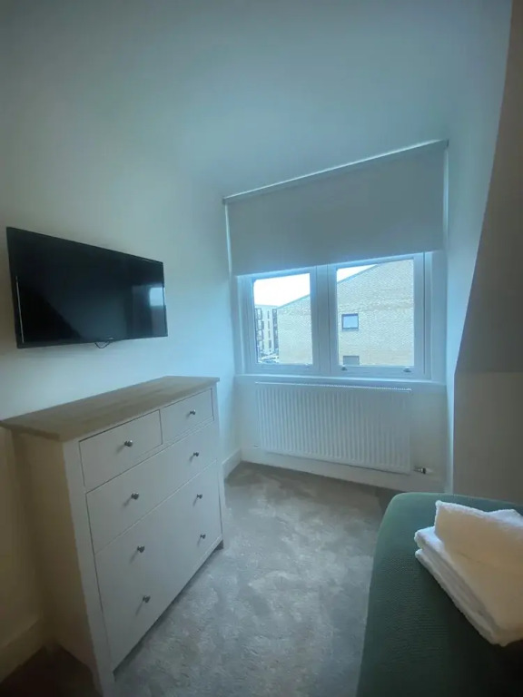 Central Paisley Apartment- Airport/glasgow Access