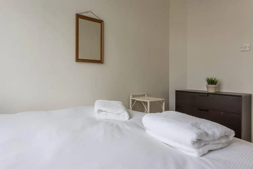 Spacious 2BR flat in Putney