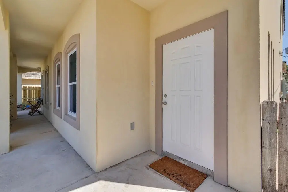 South Padre Island Condo w/ Shared Outdoor Pool!