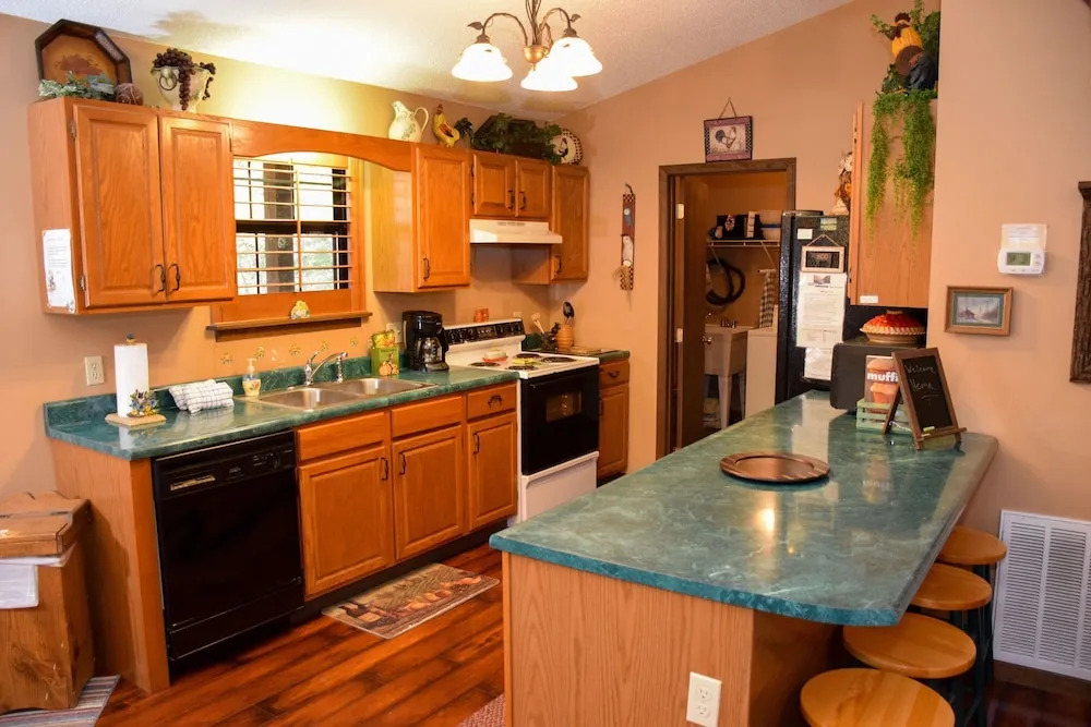 BOUNDARY HAVEN - 3 Br Cabin