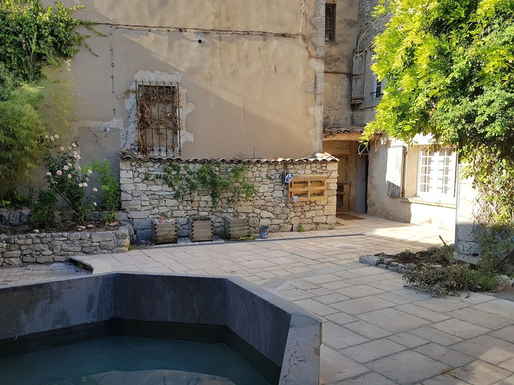 La Belle Cour