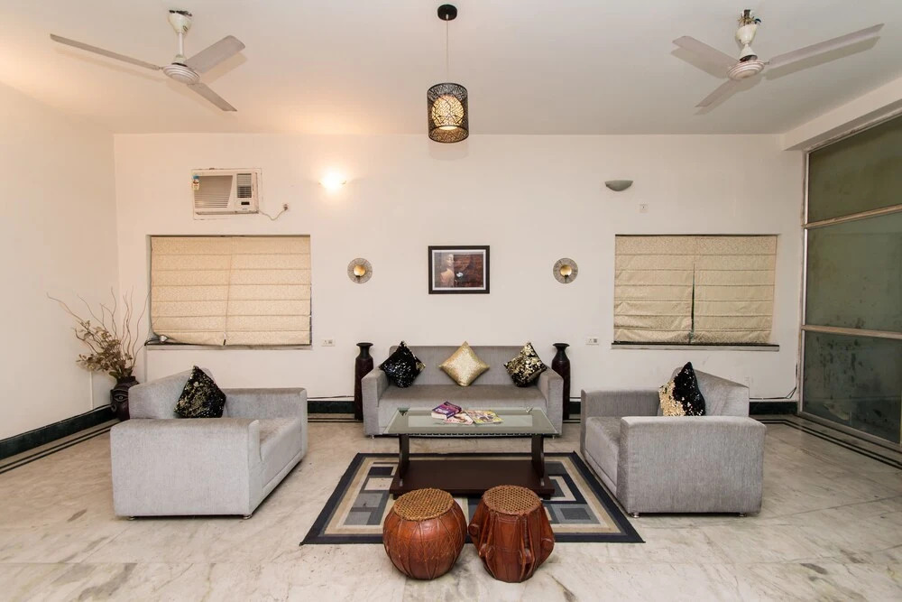 OYO 6774 Apartment The White Feathers