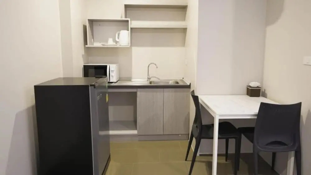 RQ Bangkok Sukhumvit 107 by Collection O
