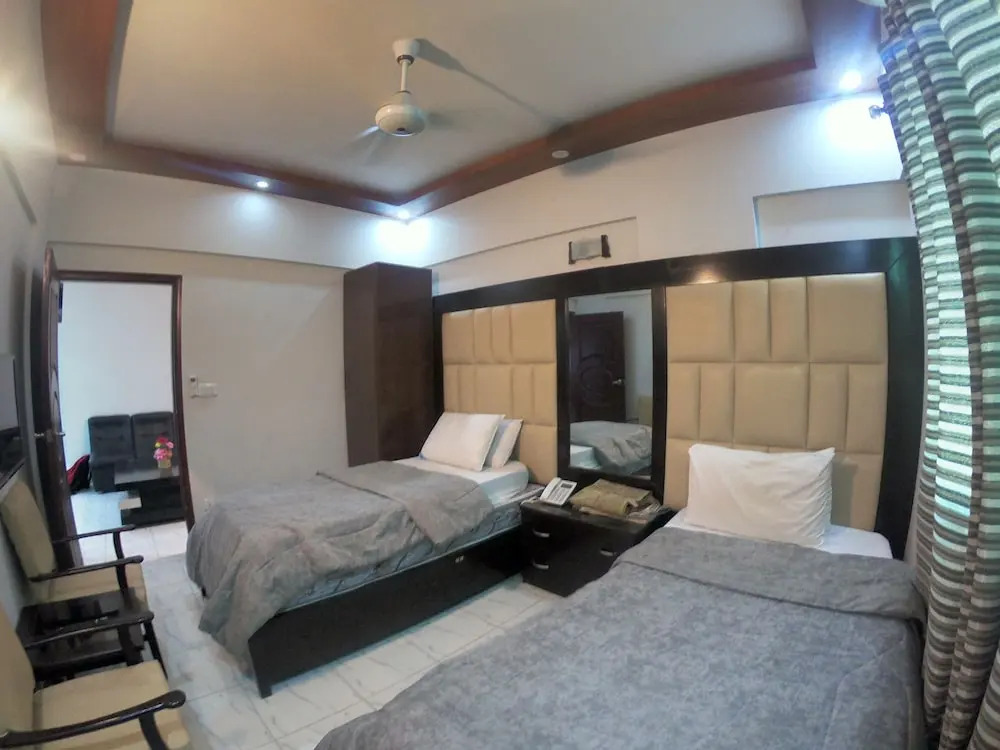 Stayflix Entire Private Room, DHA