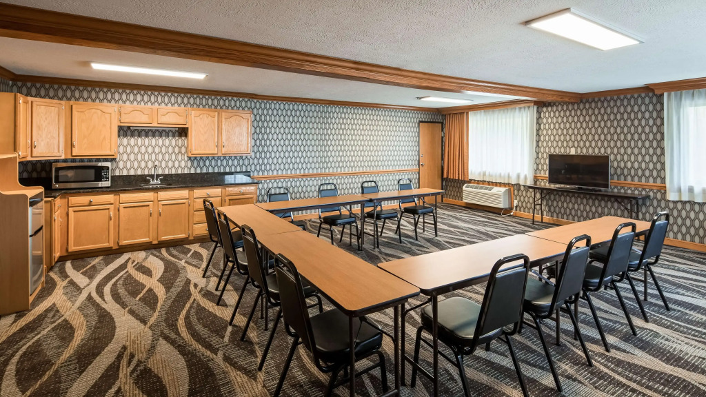 Best Western Plus North Canton Inn & Suites