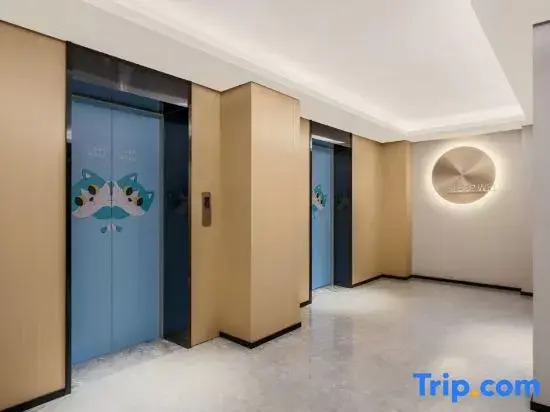 Urban convenience hotel (wuhan university of technology store)