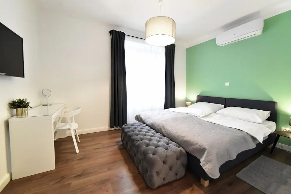 Premium Central Apartment & Room