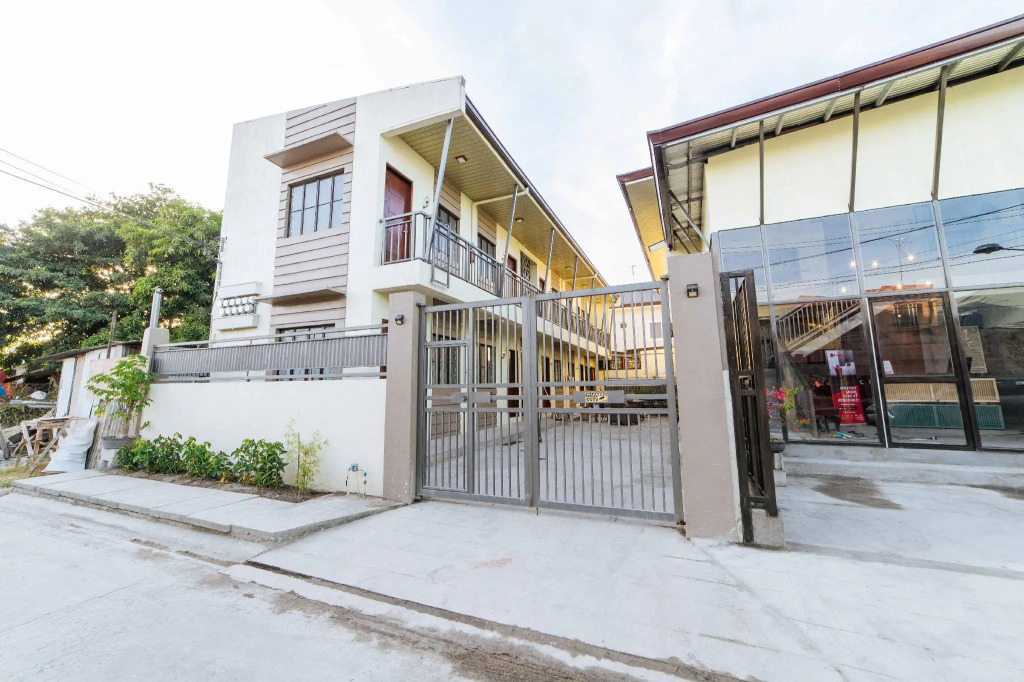 RedDoorz Plus @ Casa Lucia Sindalan San Fernando City Pampanga