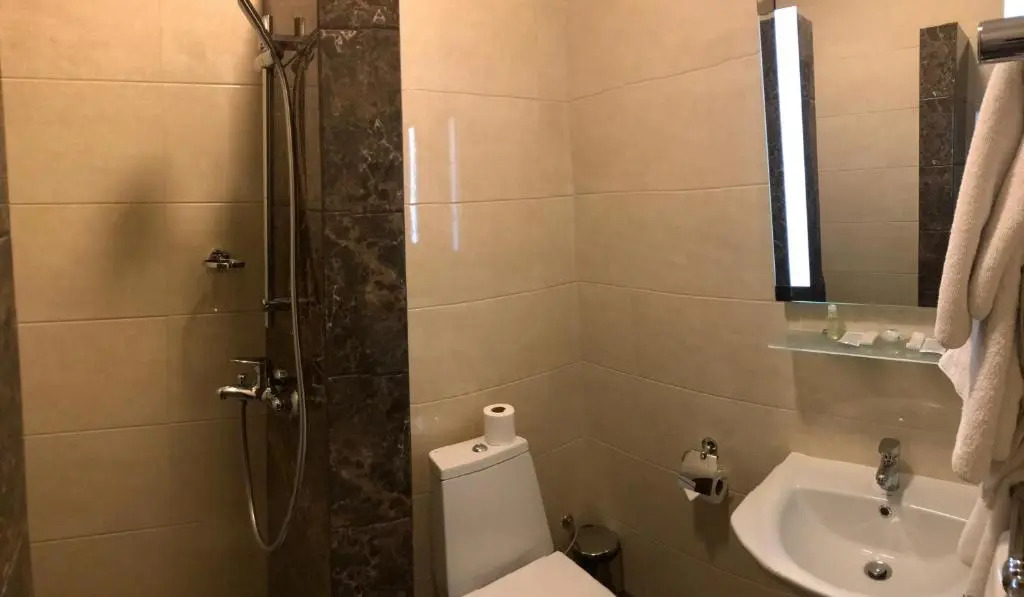 Non-stop hotel