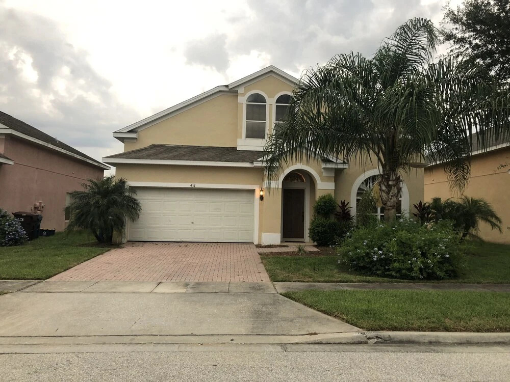Gorgeous 5 Bed Home with Private Pool and Gamesroom in Disney Area