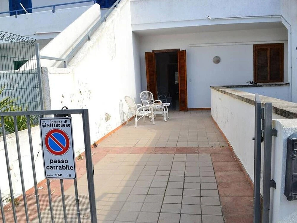 Cosy Apartment Near The Beach With Patio; Pets Allowed; Parking Available