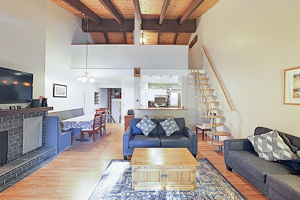 New Listing! Upscale Condo w/ Pool - Walk to Beach condo