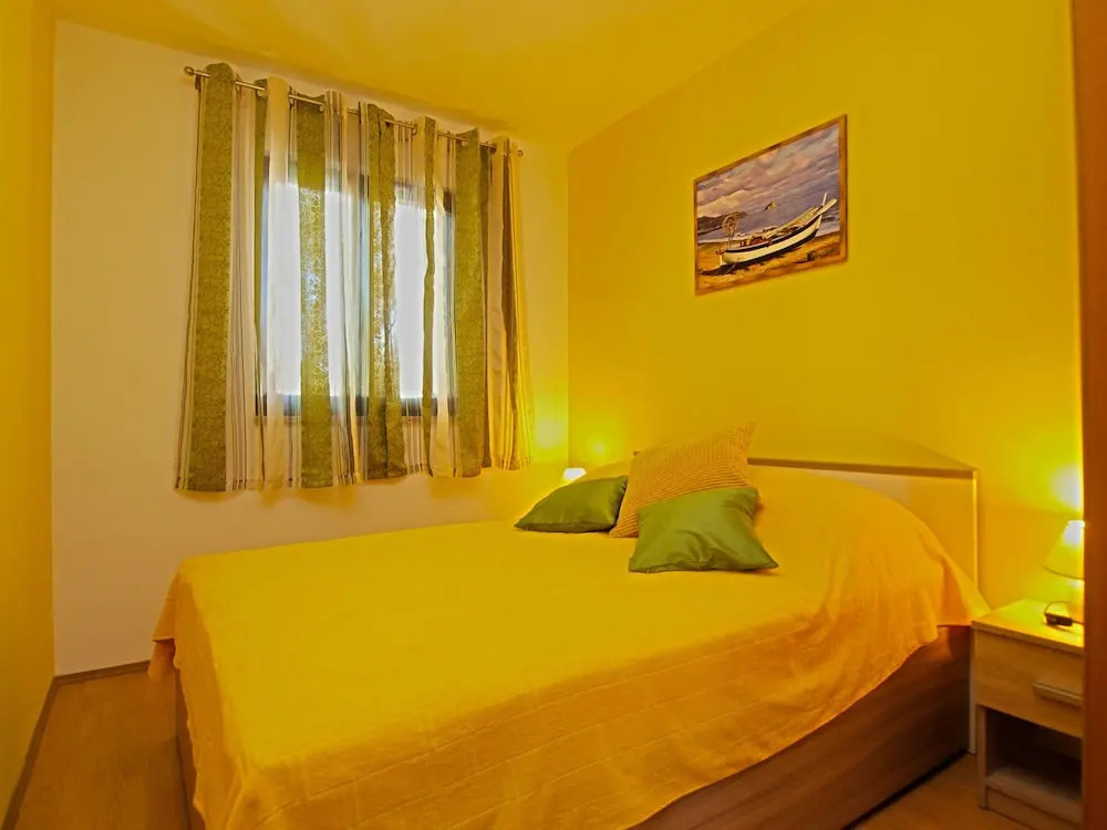 Apartments Orange 768