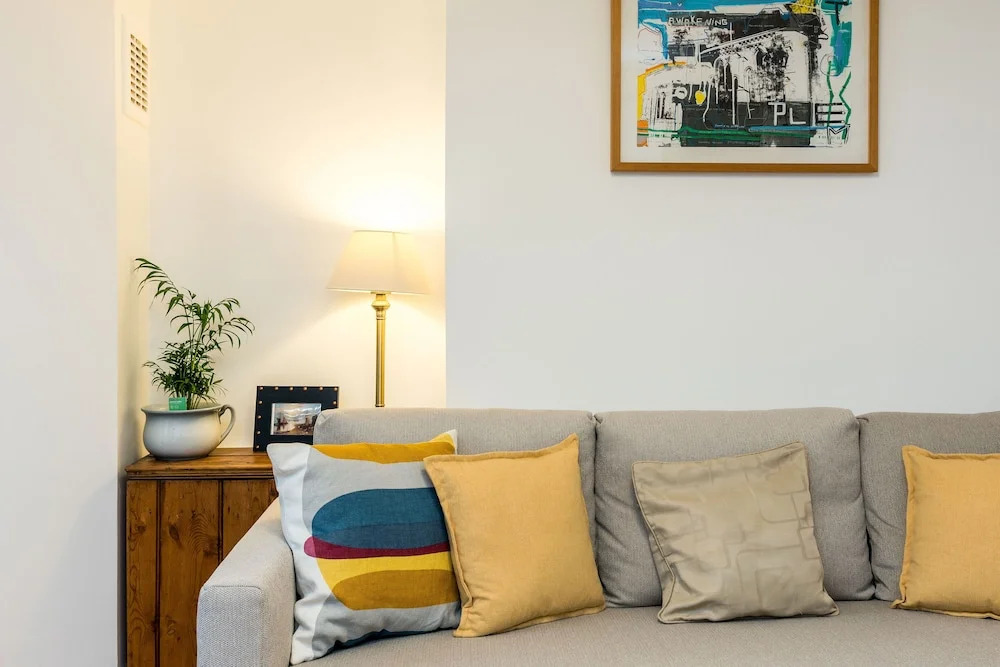 NEW Stylish 1 Bedroom Flat With Garden London