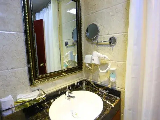 Shui Linglong Movie Hotel (Taiyuan R & F City)