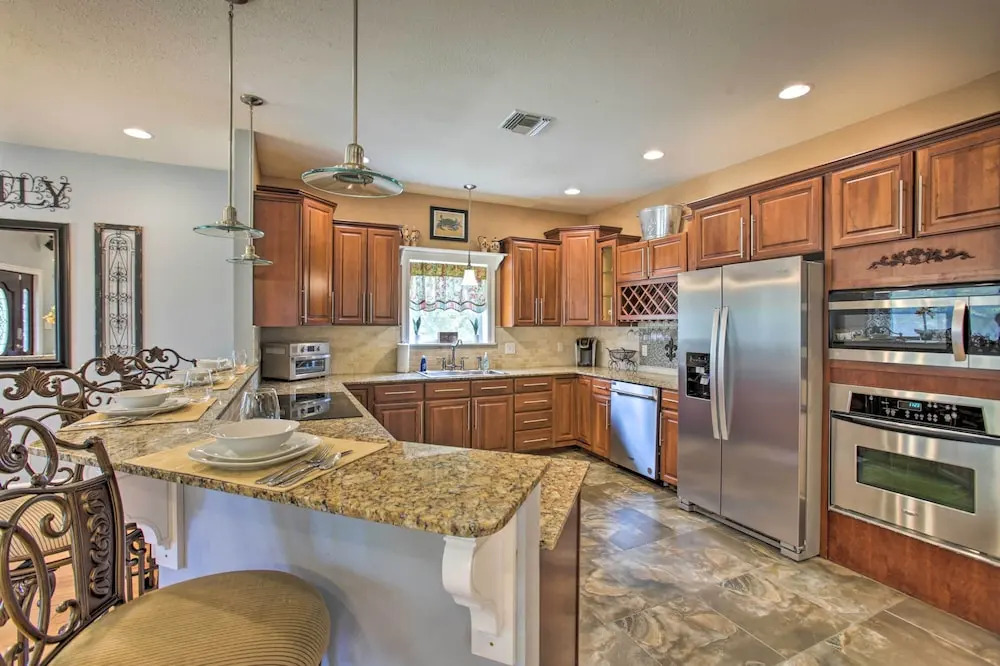 Waveland Family House, 4-minute Drive to the Beach
