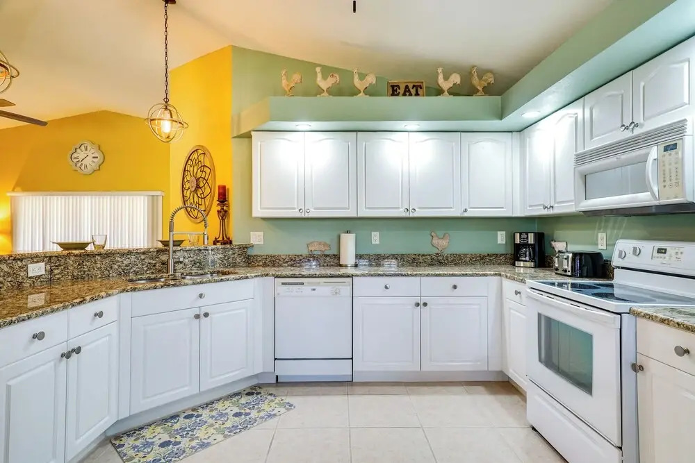 8 Mi to Beach: Cape Coral Home w/ Lanai + Pool