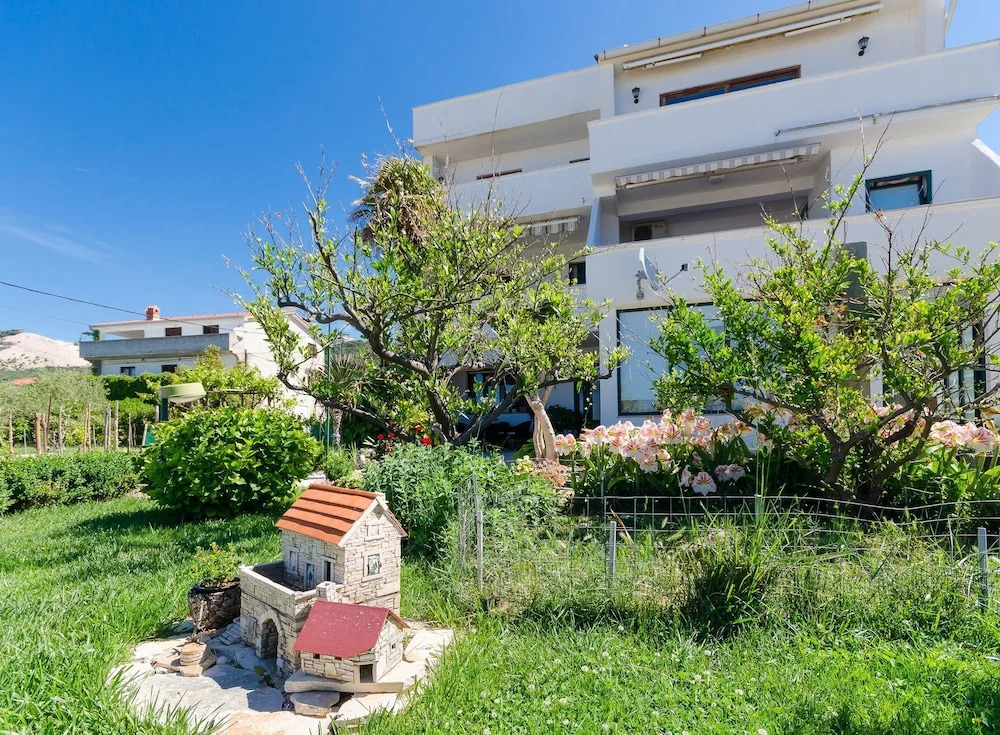 Apartments Near the sea Barbat