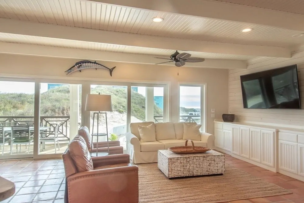 Salt and Horns - 4 Br Home
