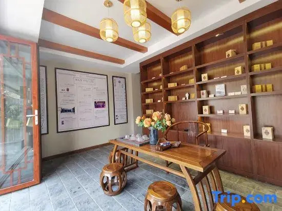 Rain Wood Town Hotel Resort of Yuntai Mountain
