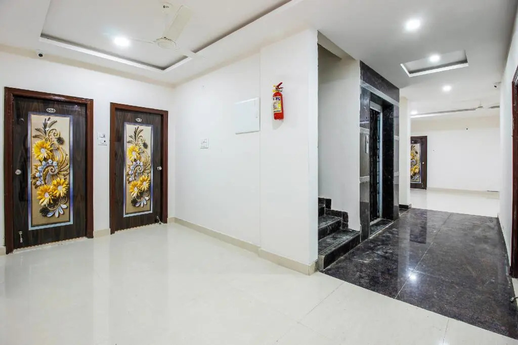 Hotel Wall Street By OYO Rooms