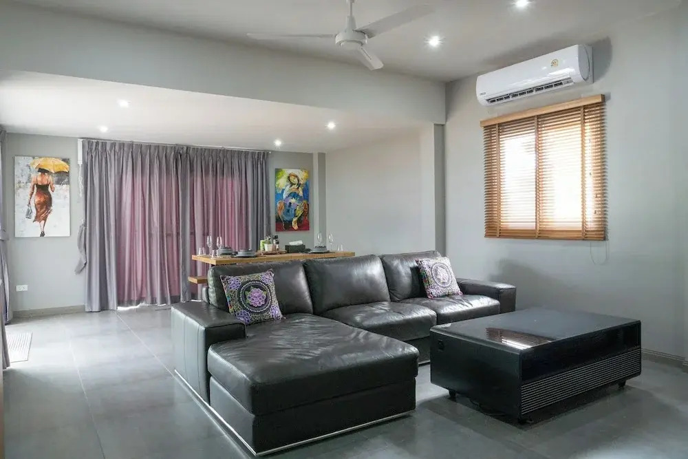 4BR Villa Ideal for Groups Families V262