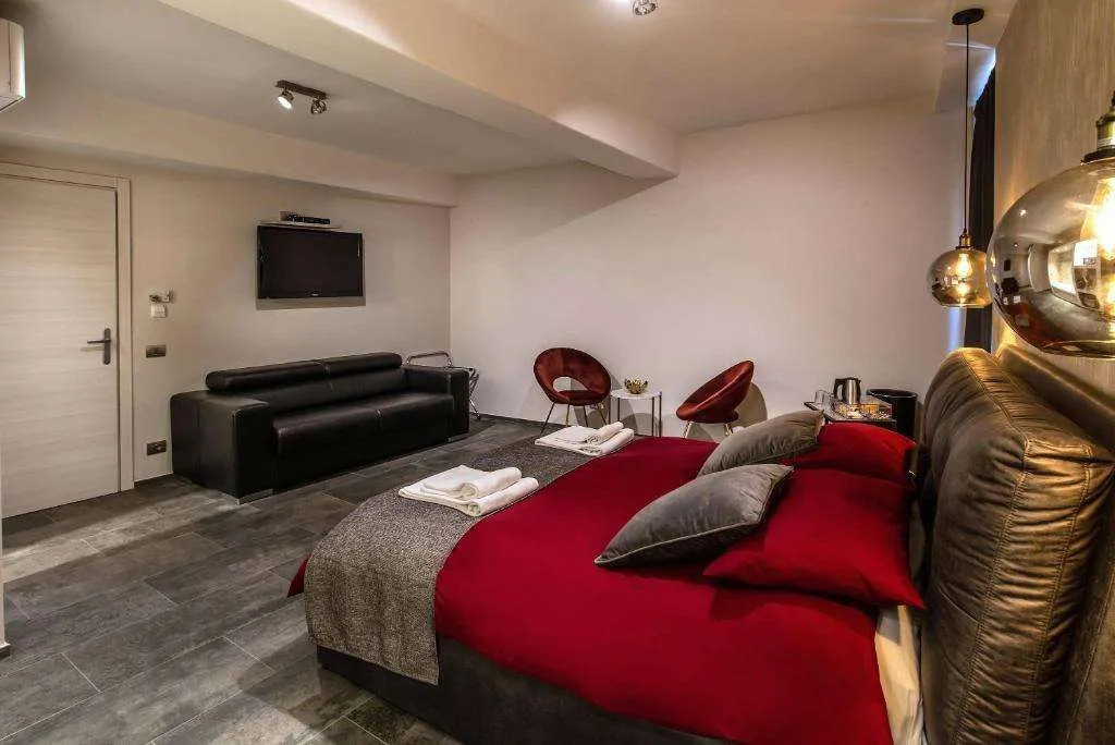 Black And White Suite