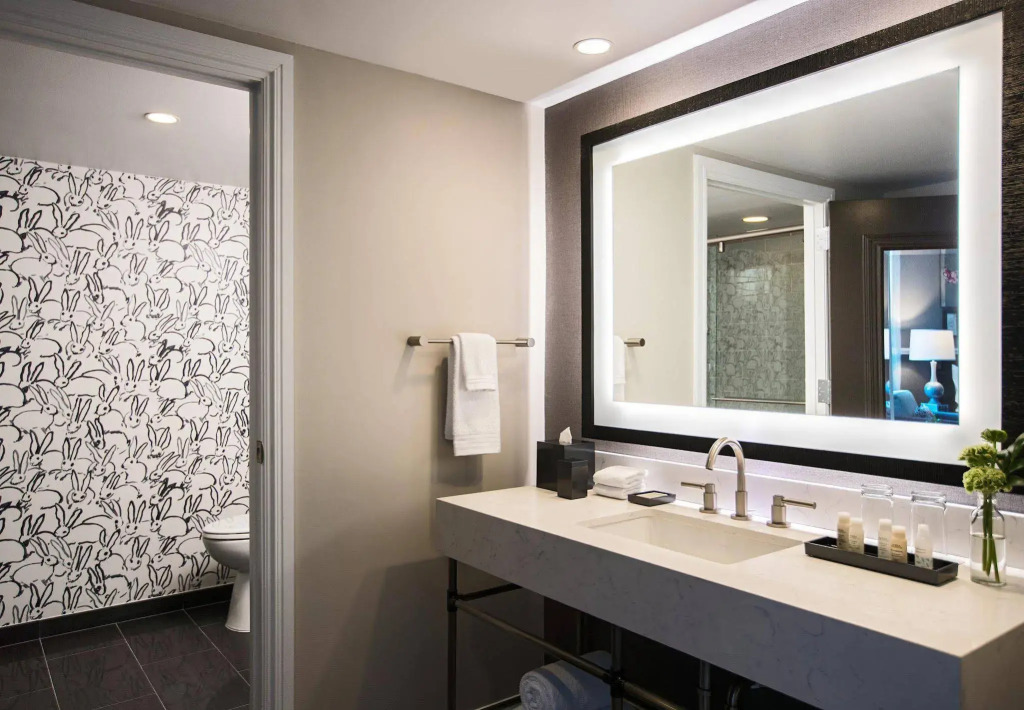 The Lindy Renaissance Charleston Hotel