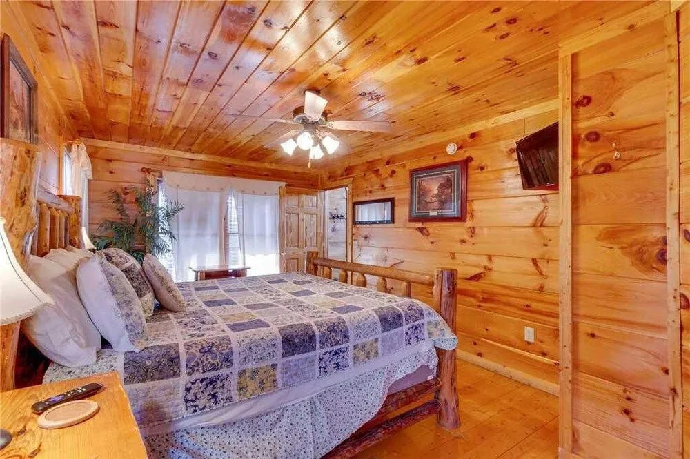 Bearfoot Lodge by RedAwning