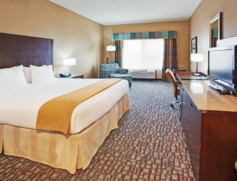 Holiday Inn Express & Suites Salinas