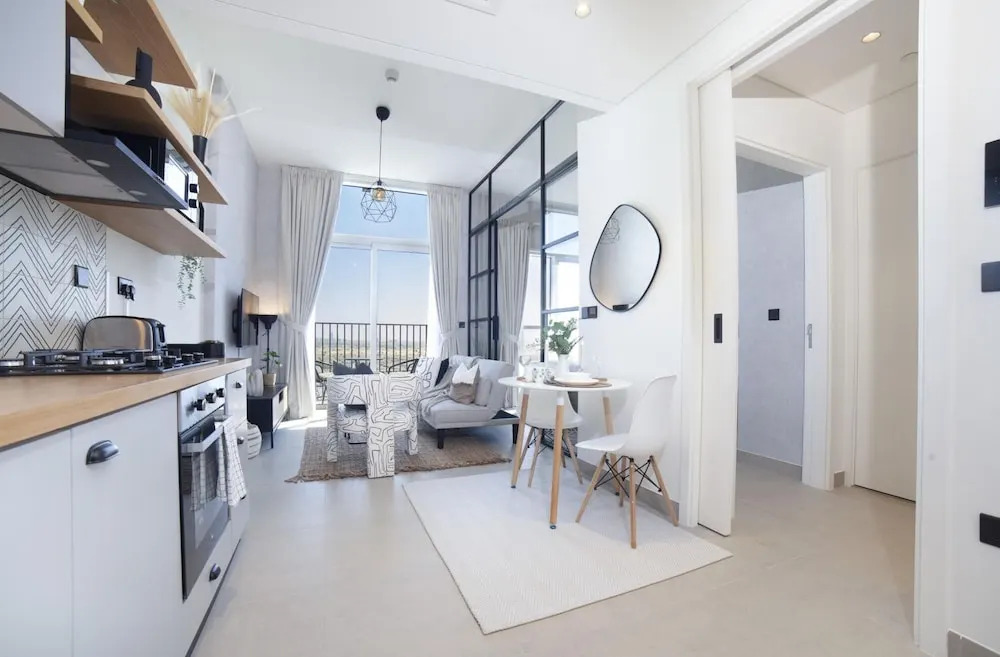 Modern Boho 1BR Sleeps4 Balcony Pool Gym Dxbhills