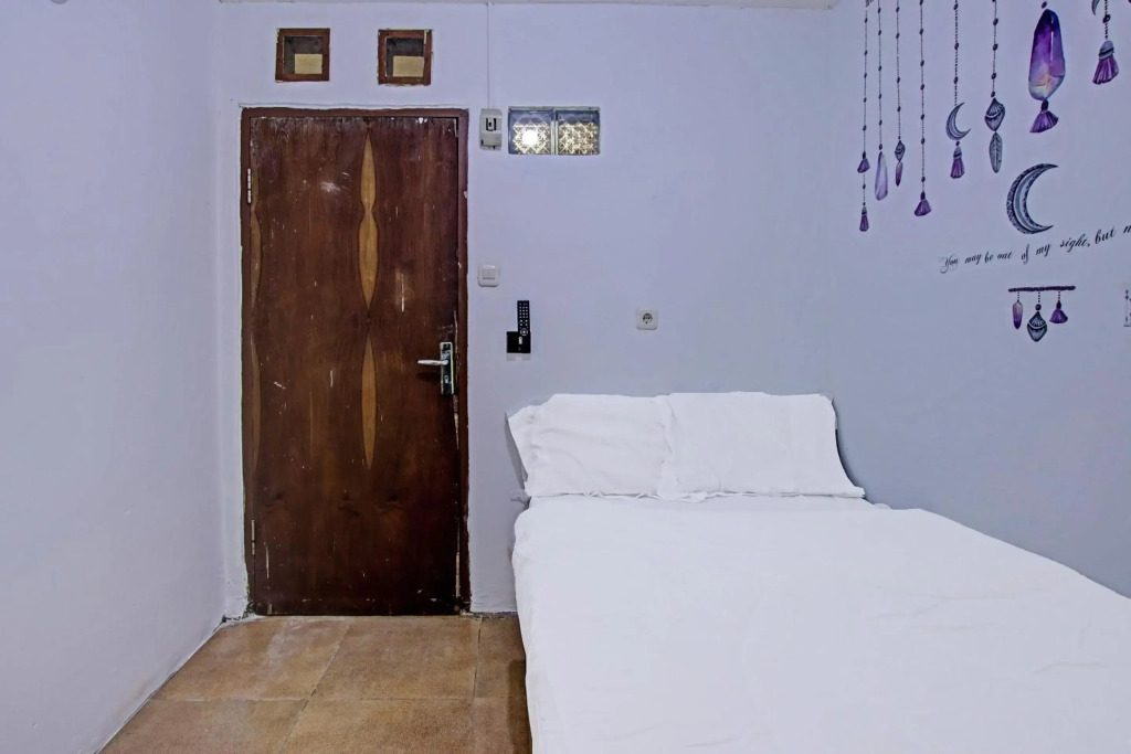 SPOT ON 91506 Guest House Putri Raja