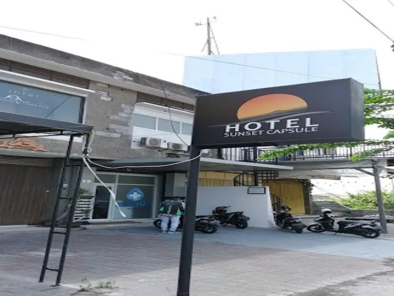 Capsule Sunset Hotel