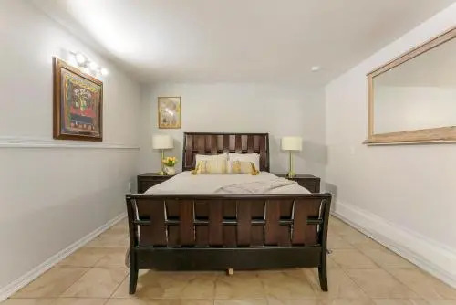 Elegant 4BR Condo in Downtown