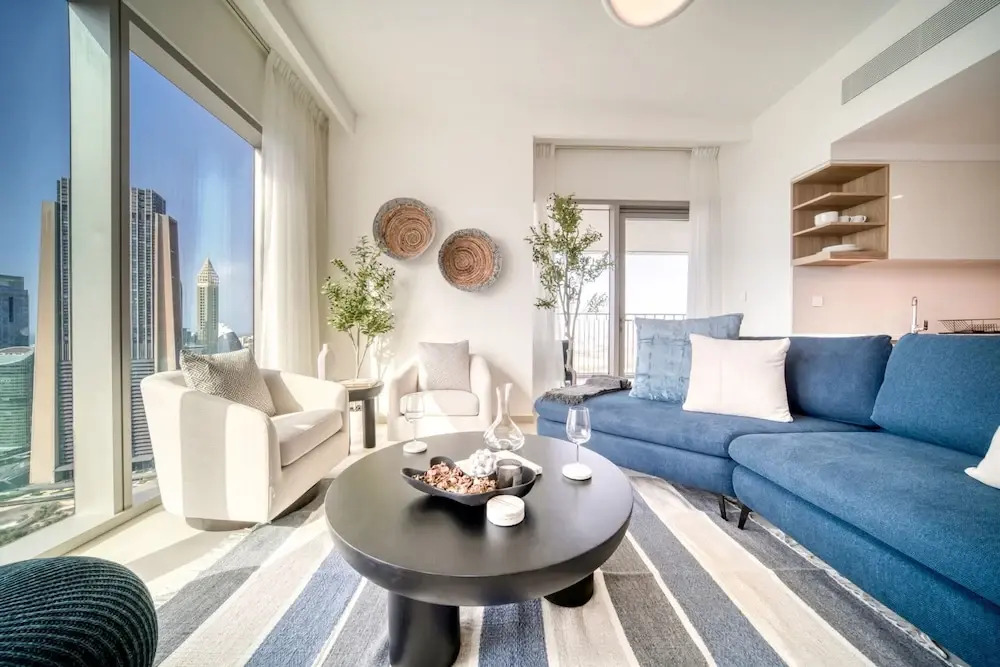 Classy Downtown 2BR w City View Balcony