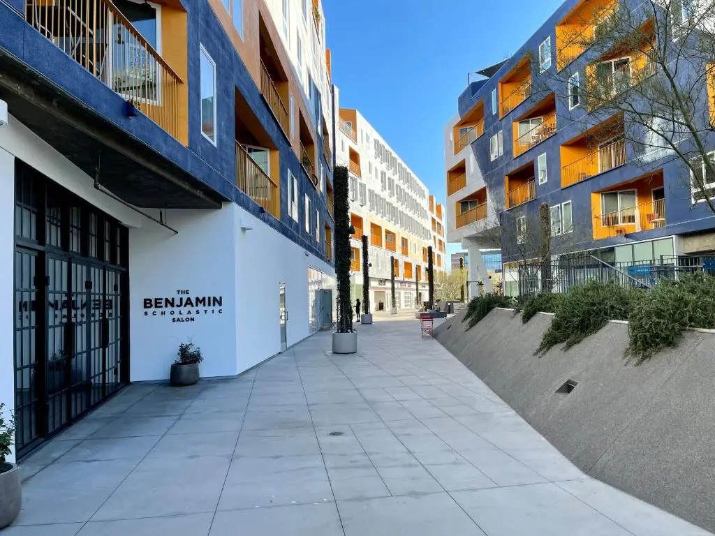 Perfect Apt w Parking in Arts District DTLA B4