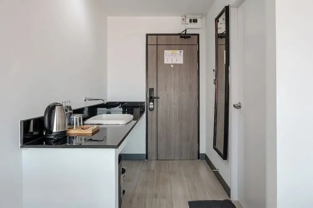 โรงแรมแอเรียเพลส สาทร