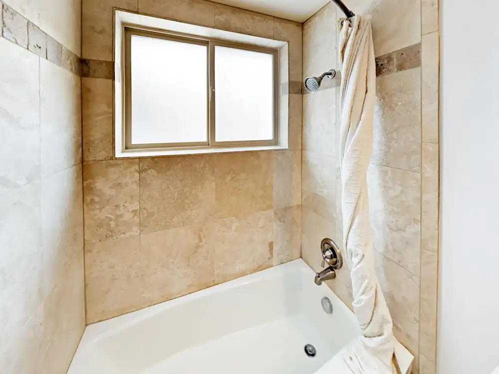 Large Near Shuttle To Slopes & Sundance 5 Bedroom Home