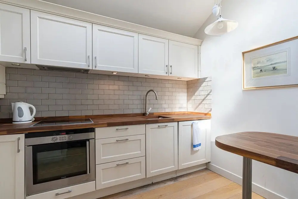 JOIVY Elegant 2-Bed Mews Flat Near Buckingham Palace