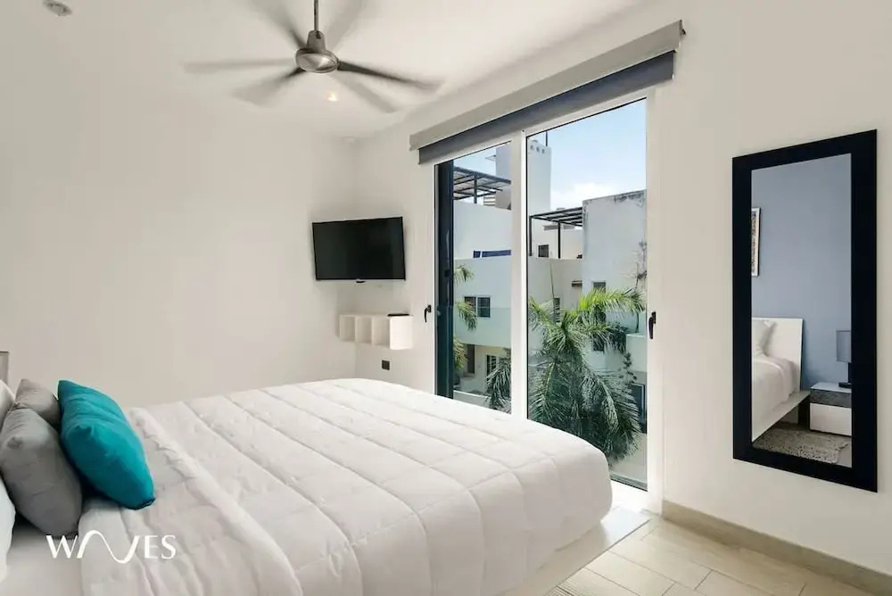1 Br w 5th Avenue View Steps From the Beach