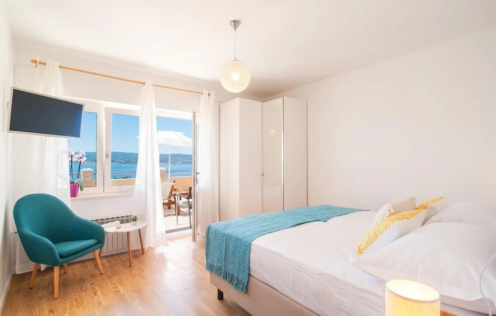 Stunning Apartment in Dugi Rat With 2 Bedrooms and Wifi