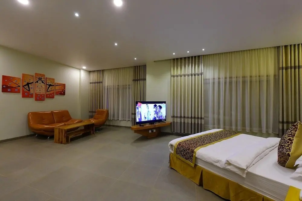 Hotel H