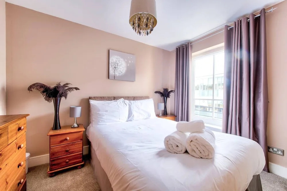 Modern 3 Bed/2bath City Centre Apartment