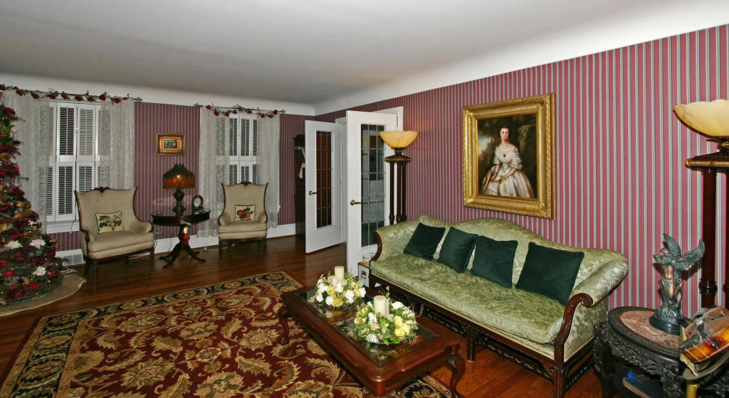 Cobblestone Manor