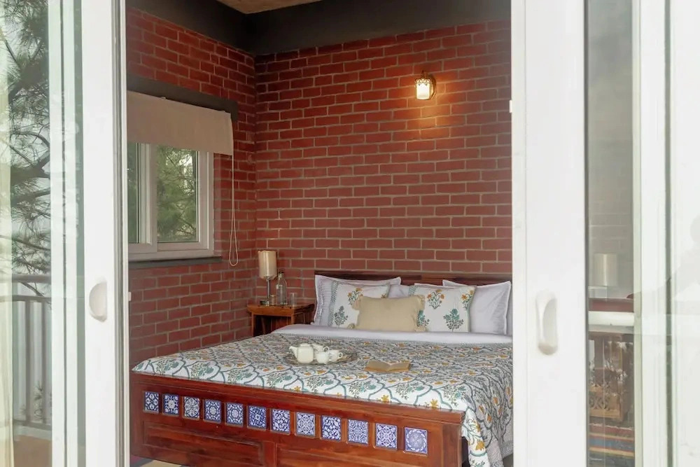 ELIVAAS Fleur De Lis 4 BHK Villa