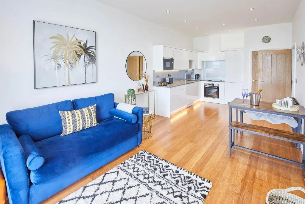 Host Stay Saltwater Suite