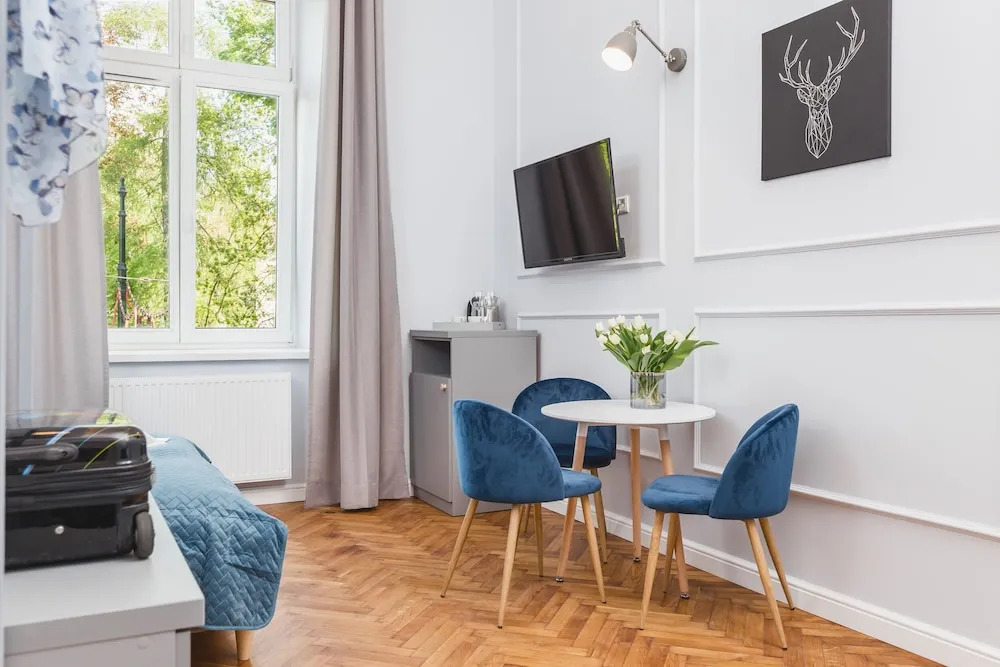 Travelers Best Choice - Old Town Guesthouse - by Upstairs