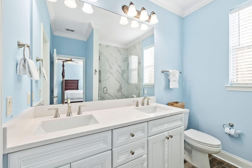 6BR Beach Home 5-min Walk to Ocean Resort Pool